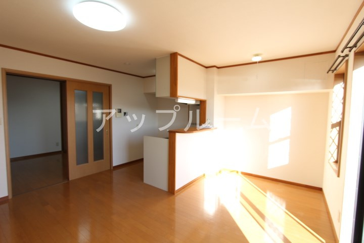 リバービューの居間・リビング