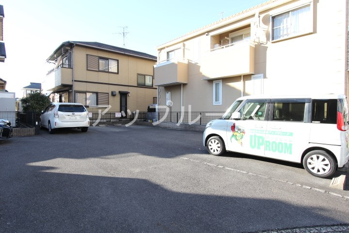 リバービューの駐車場