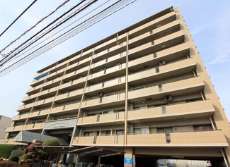 【外観】 | JR竹下駅まで徒歩14分。歩いてすぐの所にお買い物に便利なショッピングモールがあり、毎日のお買い物から休日のショッピングまで楽しむことができます♪