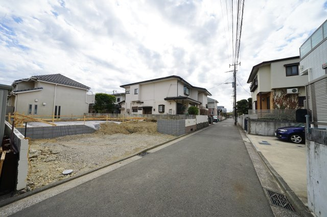 【横浜市保土ヶ谷区新桜ヶ丘１丁目8-9新築戸建て】★仲介手数料無料★（藤塚小学校・橘中学校）の前面道路含む現地写真