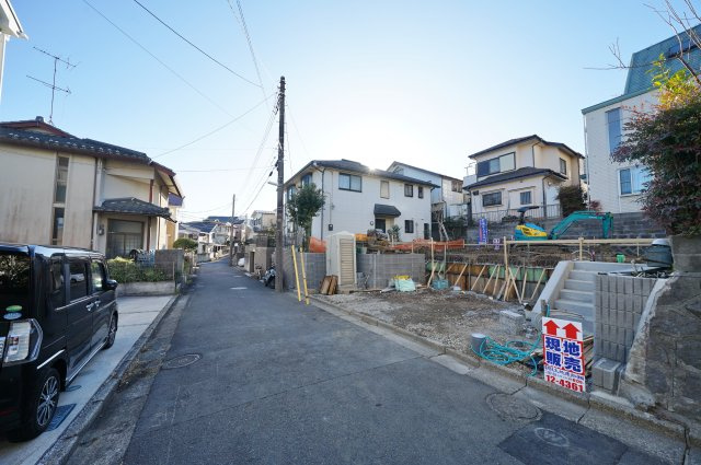 【横浜市旭区白根５丁目67-2新築戸建て】★仲介手数料無料★（白根小学校・今宿中学校）の前面道路含む現地写真