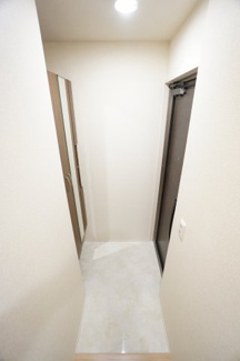 【玄関】 | レイワンＡ | ※同物件・同タイプの写真です。