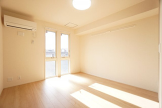 【寝室】 | レイワンＡ | ※同物件・同タイプの写真です。