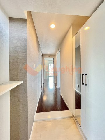 久留米市東櫛原町の賃貸マンションの玄関|収納もある玄関です