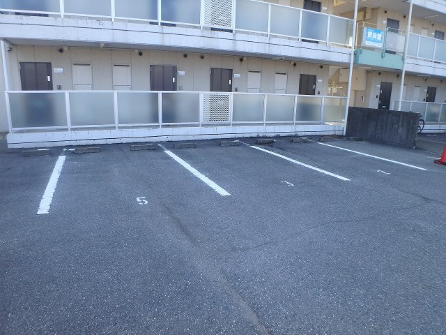 雅ガーデンハイツSの駐車場