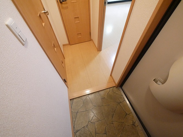 ラフィーネ松ヶ丘の玄関|明るい玄関です