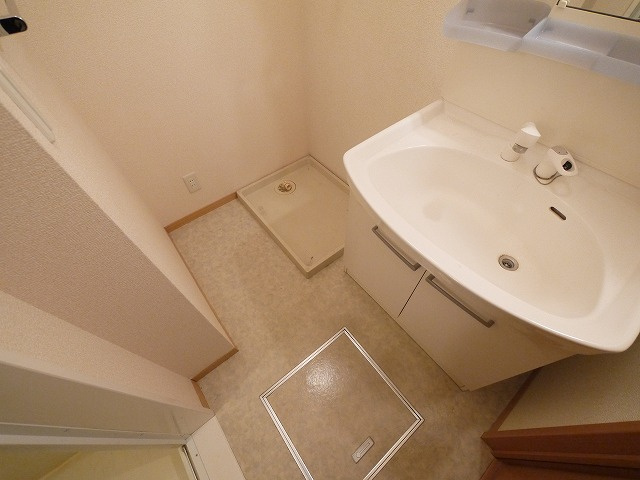 ラフィーネ松ヶ丘の洗面所|忙しい朝には欠かせない洗面所です