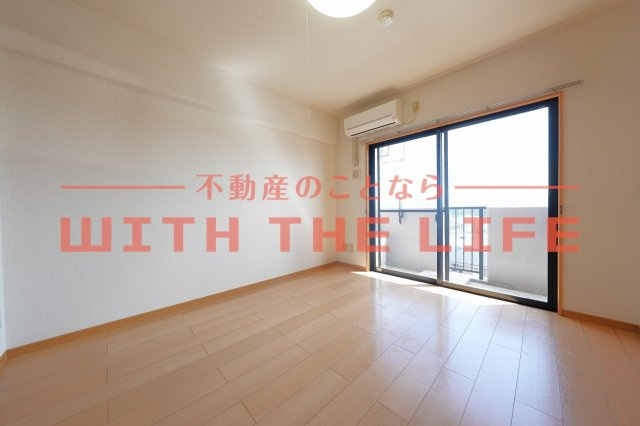 シャンベルジュK☆T【10.000円キャッシュバック対象物件】の居間・リビング|ゆったり過ごせるリビングです