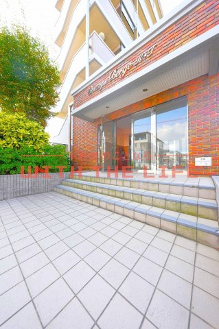 シャンベルジュK☆T【10.000円キャッシュバック対象物件】のエントランス|落ち着いたエントランスです