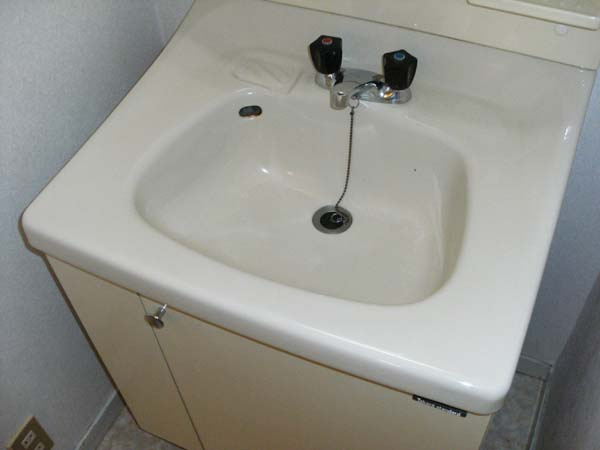 カワトコーポラスの独立洗面台|独立洗面台、小物を置くことができて便利です