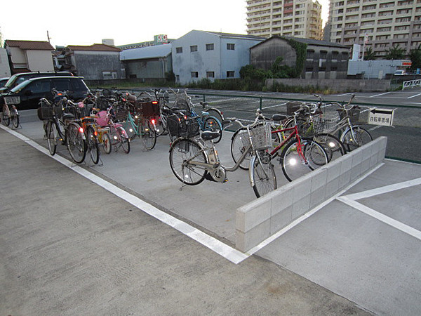 シティハイツ岸和田の駐車場|駐車場があるので、車を買う予定の方も安心です