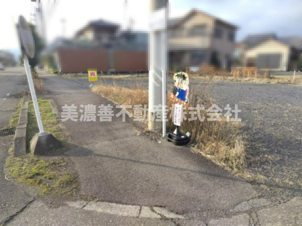 ６２３２９　本巣市下真桑土地の前面道路含む現地写真
