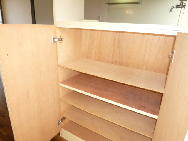 メゾンパーク旭Ａの玄関|靴箱