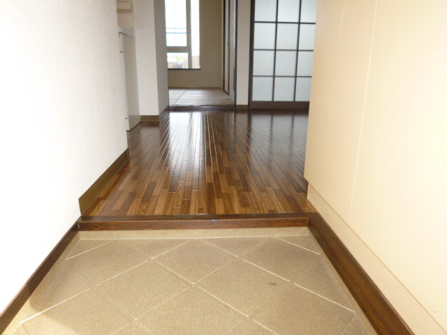 メゾンパーク旭Ａの玄関