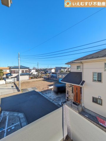 熊谷市拾六間　中古戸建の展望|高い建物が無く開放感のある展望
バルコニーからの展望も開けていて閑静な住宅地が望めます。日当りも良いですね♪