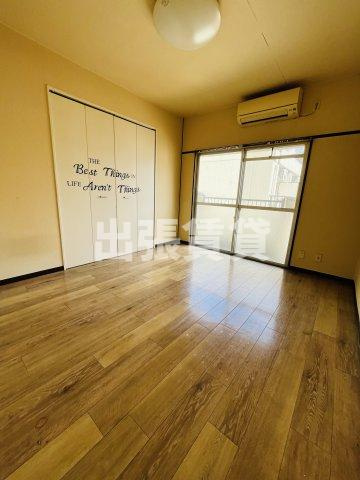 仲介手数料0円！K2スクエアの居間・リビング