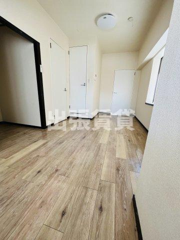 仲介手数料0円！K2スクエアの居間・リビング