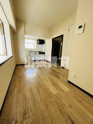 仲介手数料0円！K2スクエアの居間・リビング