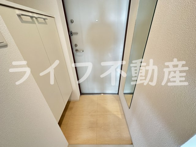 TLRレジデンス高井田の玄関