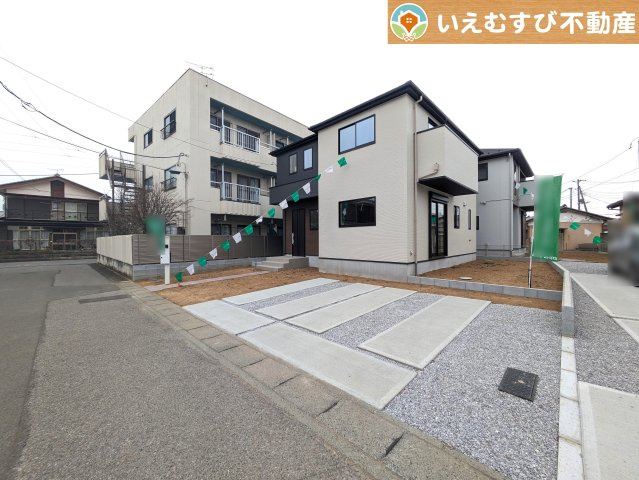 KEIAI FiT　本庄市けや木12期の駐車場|前面道路が広く、間口もゆったり。駐車が苦手なママもらくらく停められます
