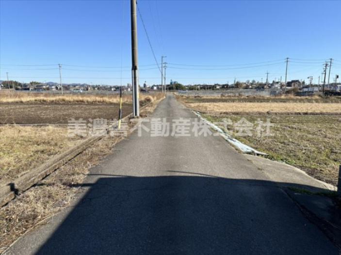 ６２３９１　各務原市那加五反田町土地の前面道路含む現地写真