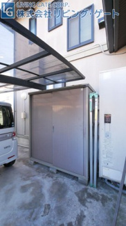 【駐車場】 | アウトドアグッズ等も収納可能。