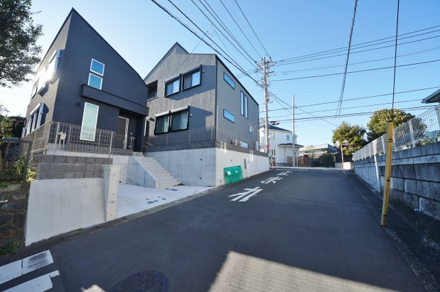 【横浜市旭区南希望が丘23-1全３棟新築戸建てA号棟】★仲介手数料無料★（善部小学校・南希望が丘中学校）の前面道路含む現地写真
