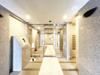 【エントランス】 | 建物の内部です