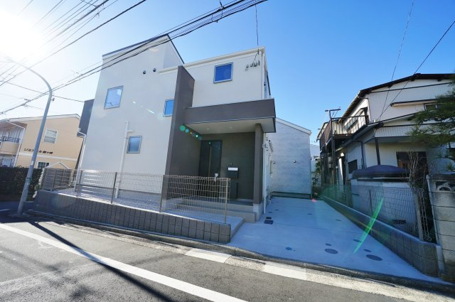 【横浜市旭区鶴ヶ峰本町３丁目4-1全２棟新築戸建てB棟】★仲介手数料無料★（今宿小学校・鶴ヶ峰中学校）の外観