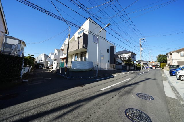 【横浜市旭区鶴ヶ峰本町３丁目4-1全２棟新築戸建てB棟】★仲介手数料無料★（今宿小学校・鶴ヶ峰中学校）の前面道路含む現地写真