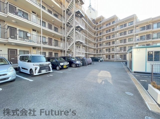 藤和シティコープ三郷公園の駐車場|敷地内駐車場になります。