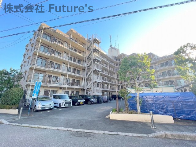 藤和シティコープ三郷公園の駐車場|敷地内駐車場になります。