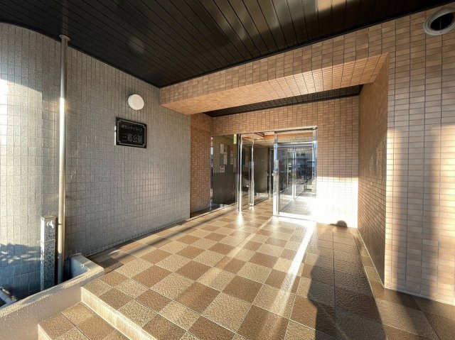 藤和シティコープ三郷公園のエントランス|防犯面に配慮したオートロック完備になります。