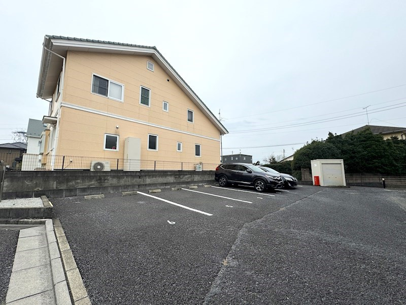 gracia 壱番館の駐車場