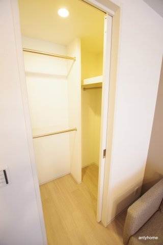 コンフォリア江坂　仲介手数料無料の収納