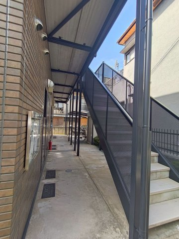 アンプルールmilleのエントランス