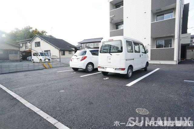 R-smart祥楽（しょうらく）の駐車場