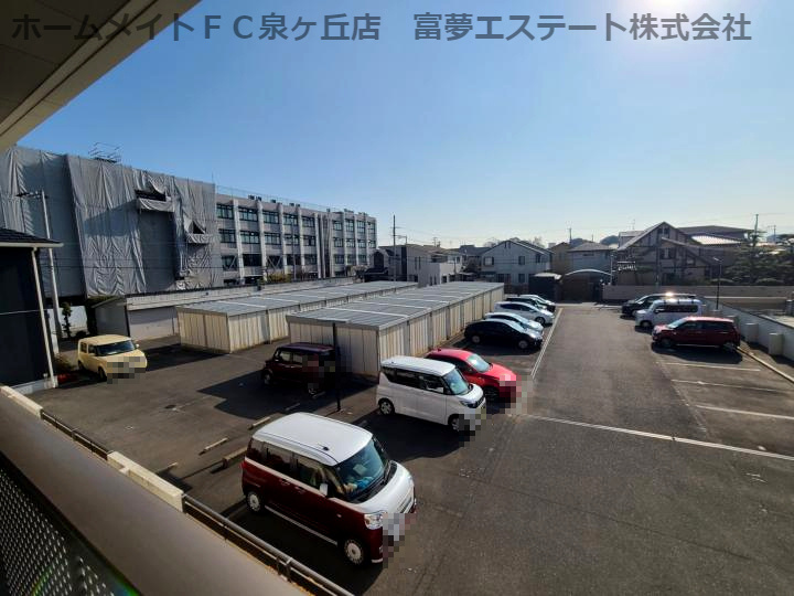 シャーメゾン小津の駐車場