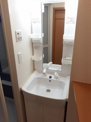 【洗面所】 | サンビレッジ | スペースが確保できる洗面所です