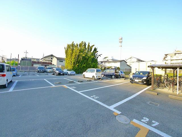 ル・ソレイユ（田井庄町）の駐車場|駐車スペースもあります