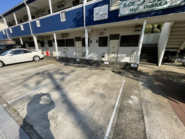 ハイツプリムラの駐車場