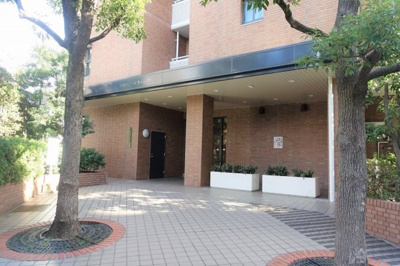 【エントランス】 | 淀川リバーサイドタウン　エルベノームさくら１５ | 緑豊かなエントランス