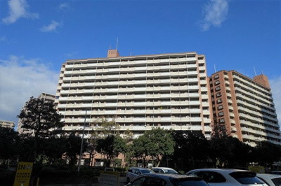 【外観】 | 淀川リバーサイドタウン　エルベノームさくら１５ | 大規模マンションの整備地区です。敷地が広く、ゆったりとした空間が広がります。