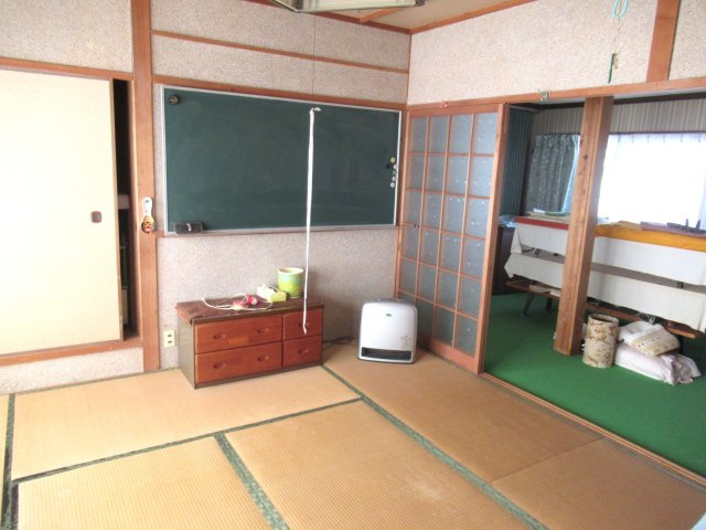 津山市山北　中古住宅　5DKの和室|2F　８畳