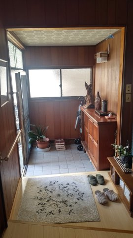 津山市山北　中古住宅　5DKの玄関