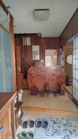 津山市山北　中古住宅　5DKの玄関