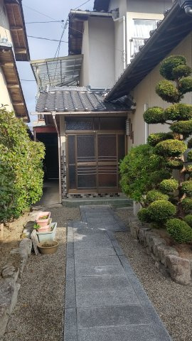 津山市山北　中古住宅　5DKの玄関