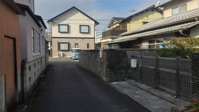 津山市山北　中古住宅　5DKの前面道路含む現地写真