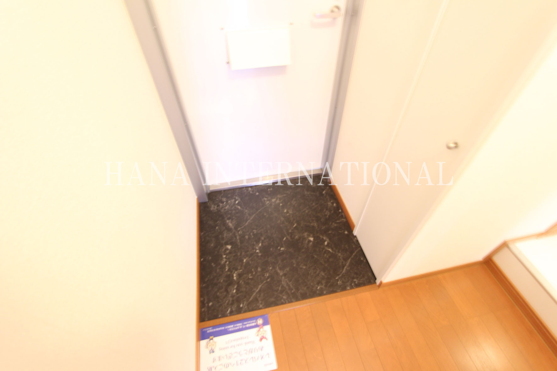 レオパレスフォレスト浅羽野の玄関
