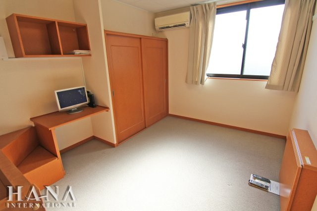 レオパレスフォレスト浅羽野の寝室